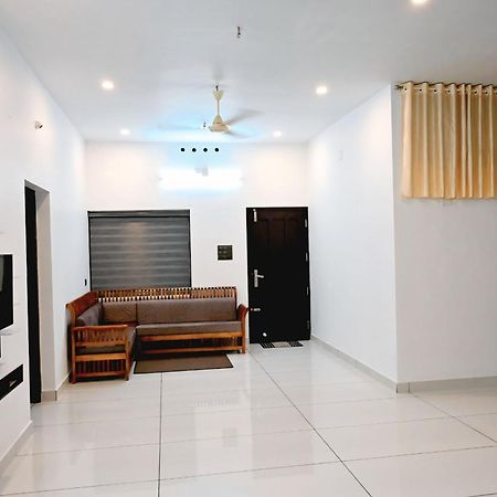 Apartmán Elamkulam Penthouse - 3Bhk Ac With Kitchen - Kochi Chottanikara Exteriér fotografie