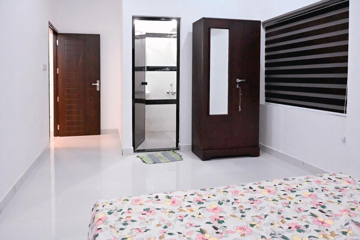 Apartmán Elamkulam Penthouse - 3Bhk Ac With Kitchen - Kochi Chottanikara Exteriér fotografie